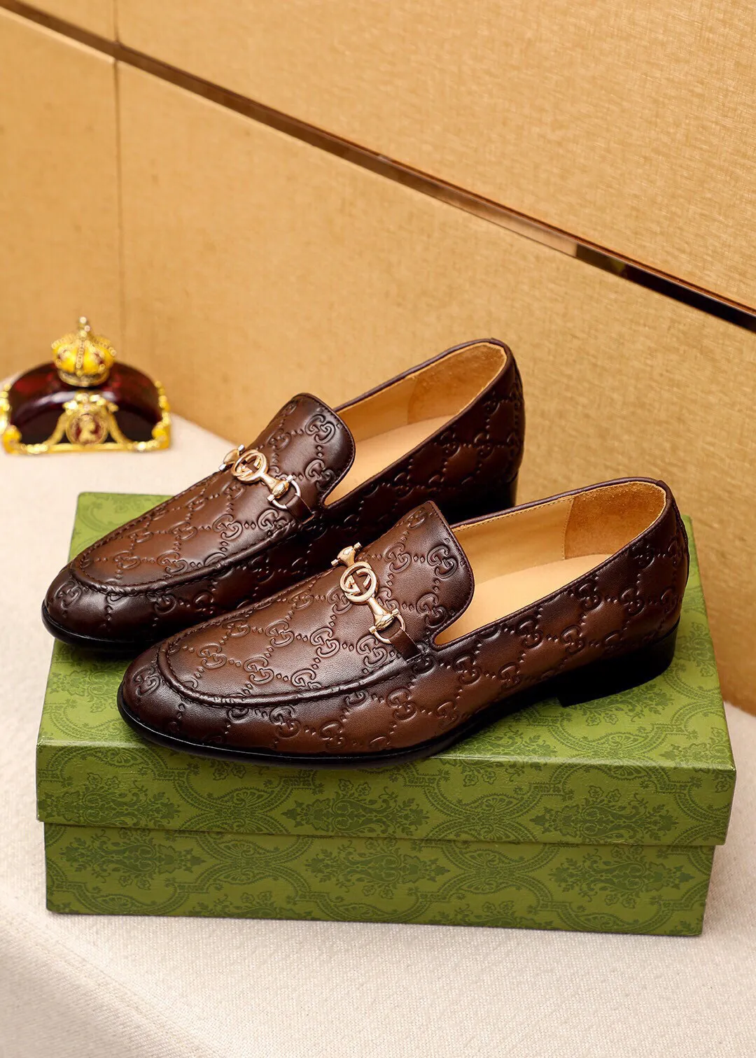 Men's shoes 💰520 💐 Product trademark: GUCCI "Gucci" casual leather shoes Regular size: 39-44 (38.45🉑️customized) Product materials: Selected imported first-layer calfskin embossed upper + luxury hardware buckle, imported water-dyed cow leather lining. Strong three-dimensional visual effect, original combination outsole Color: 3⃣️colors available